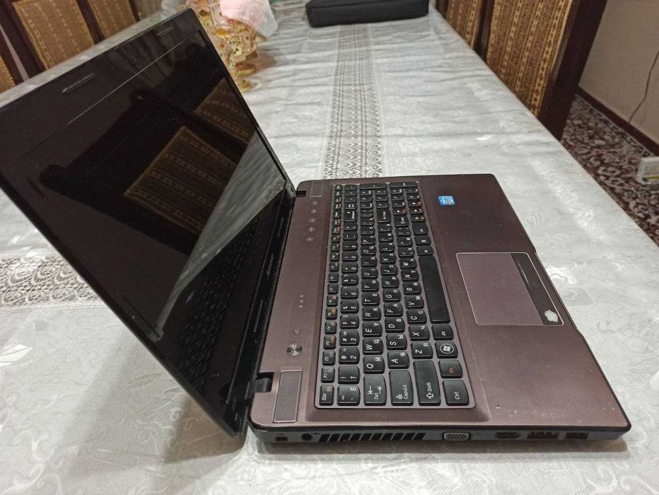 Lenovo IdeaPad Z570 (i7, 8GB RAM) ishlaydi, yaxshi holatda