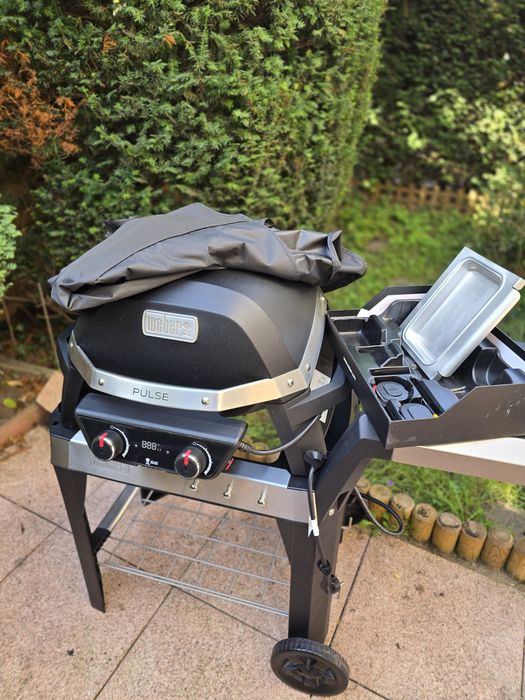 Grătar Weber Electric PULSE 2000 cu masă si Husă
