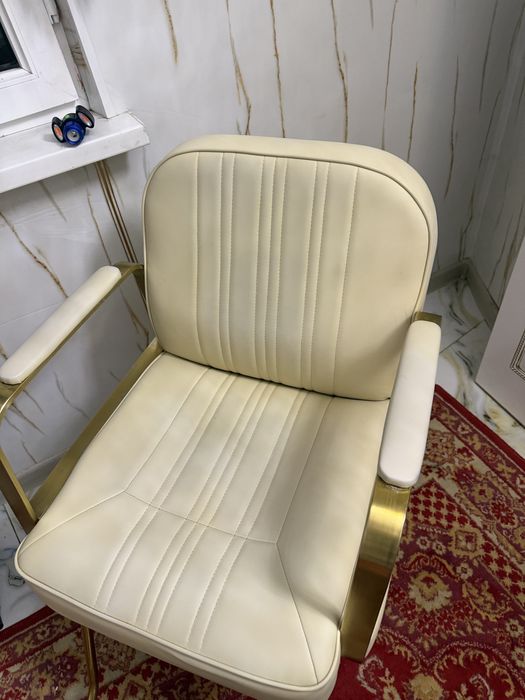 Парикмахерское кресло