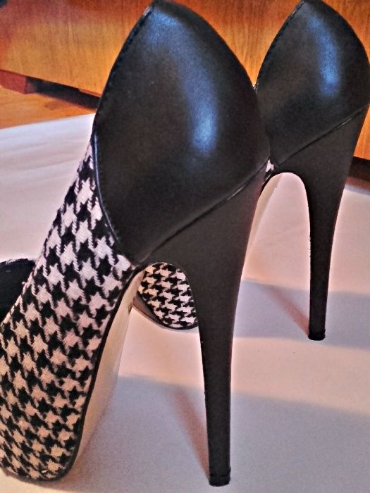 Pantofi dama Botinelli noi nr 36,toc inalt 17 cm
