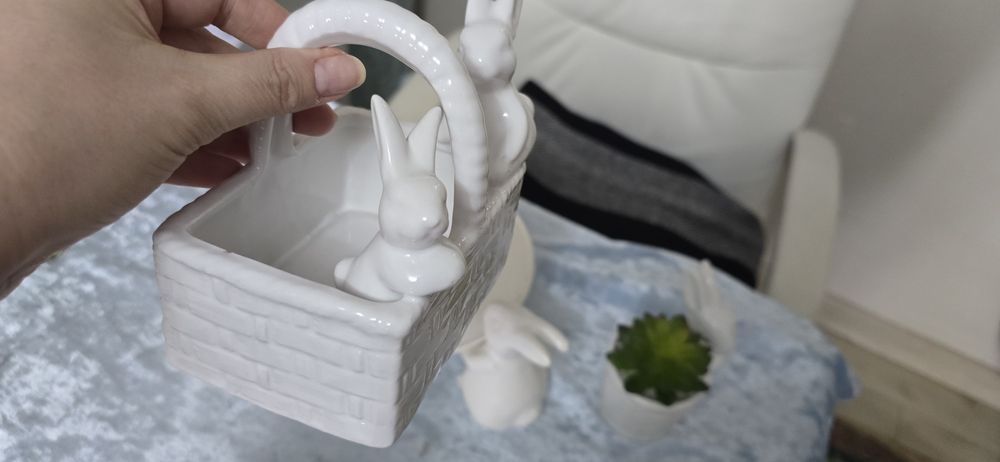 Набор посуды с зайцами