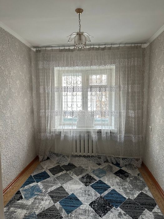 Bobur kochasida 3 xonali uy sotiladi