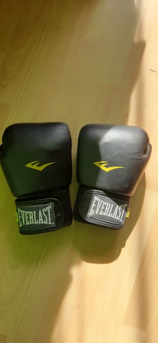 Mănuși box folosite