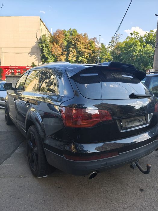 Audi Q7    S-line