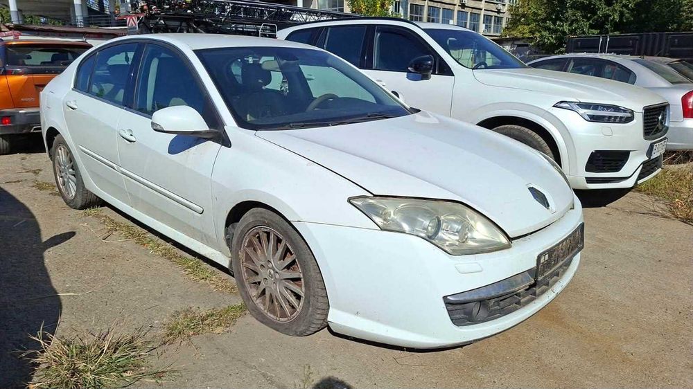 Dezmembrez Renault Laguna 3 Hatchback - 2.0 Diesel Din 2010 - Cutie Automata - M9R-E8