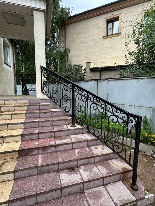 Продам перила + в комплекте решетки на окна