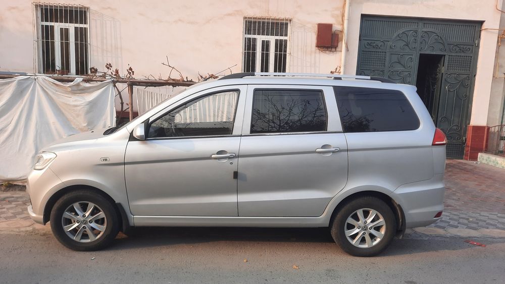 Dong-Feng Glory 330S