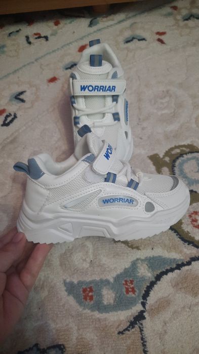 Детские кроссовки