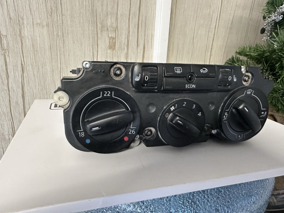 Управление Климатик VW Golf5,Caddy,Jetta със подгрев на седалките!