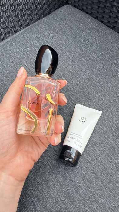 Продам оригинальные Armani Si
