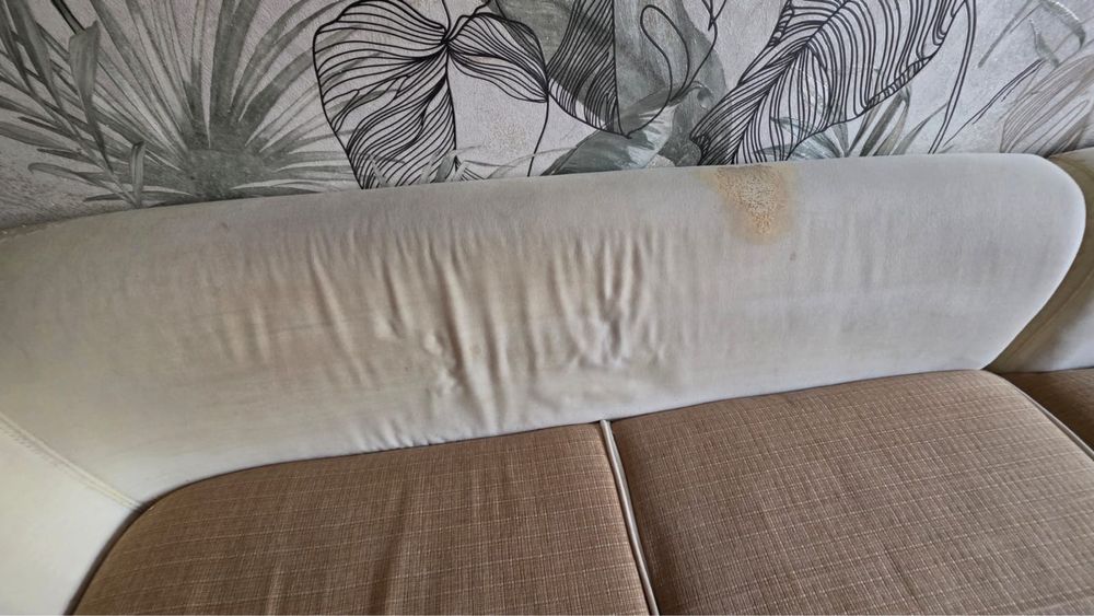 Бежевый Диван бу из плотной ткани рожка