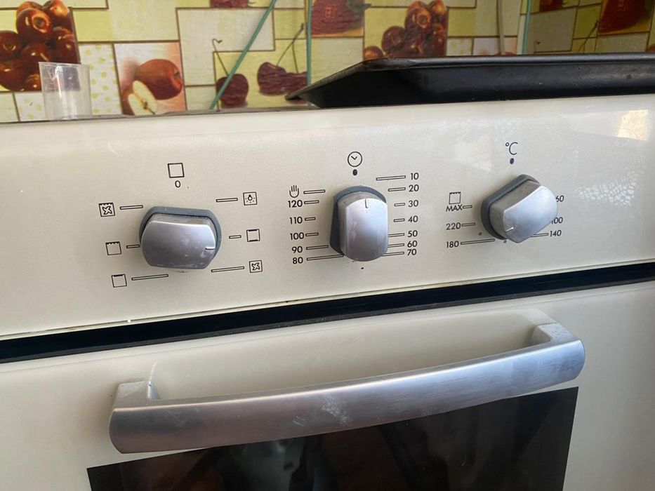 Продам духовку Ariston торг