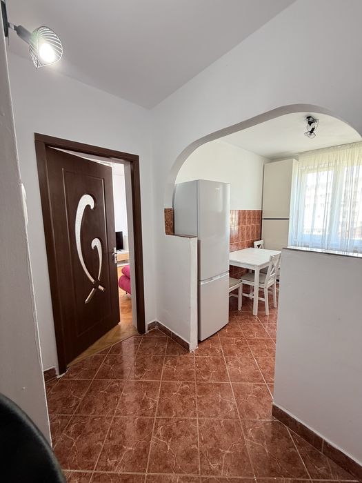 Inchiriez apartament cu 2 camere