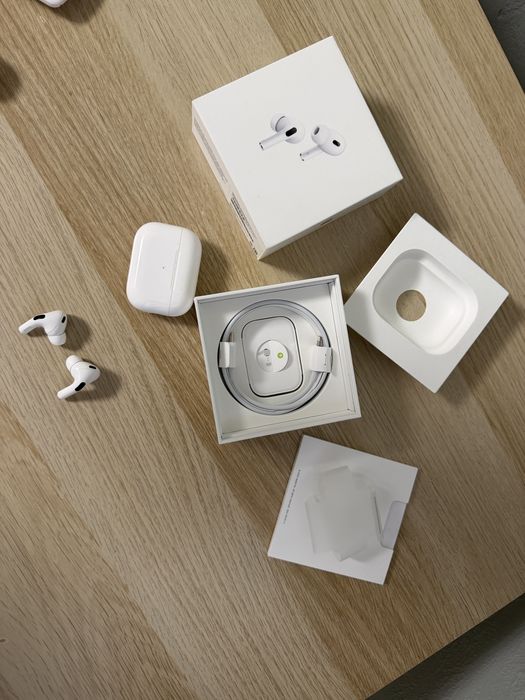 Продам Apple Airpods Pro 2