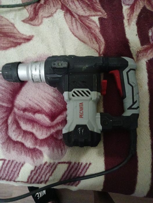 Продам перфоратор Ресанта