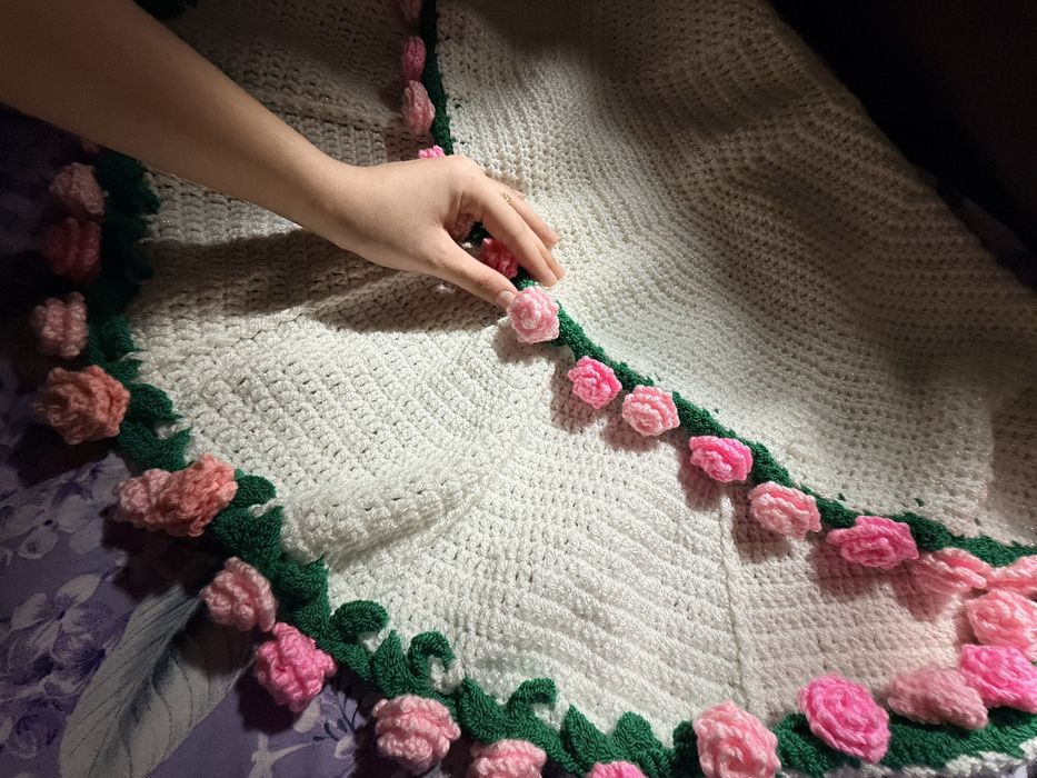 Трендовый вязаный букет плед