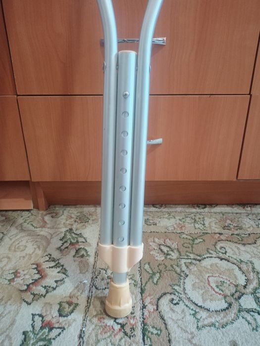 Костыль. Балдақ. Таяқ.