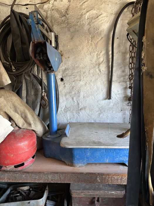 Продам канистры и бутвли стеклянные