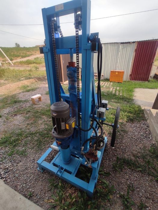 Продам аппарат для бурение скважины.