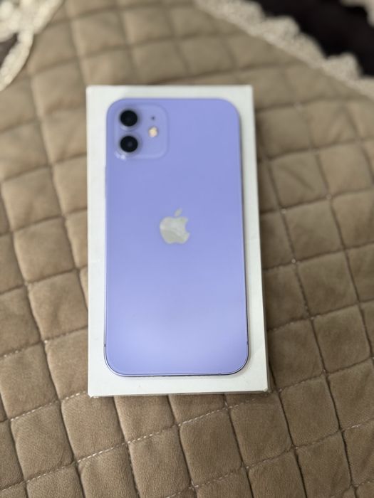 Продам Iphone 12