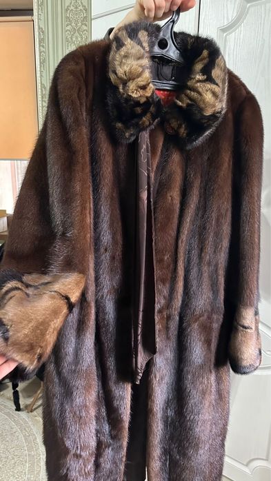 Женская ШУБА р54-56 в хорошом состоение