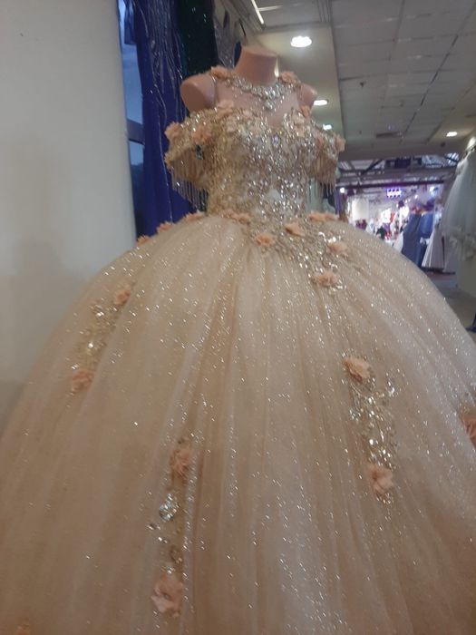 Rochie logondă si costum ginerica