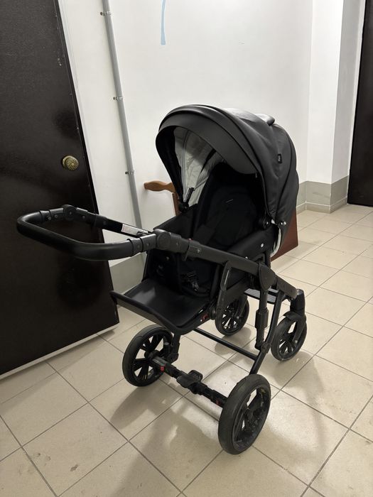 Продам коляску anex