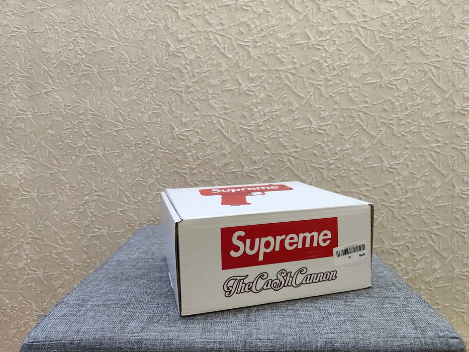 Продам новый денежный пистолет Supreme