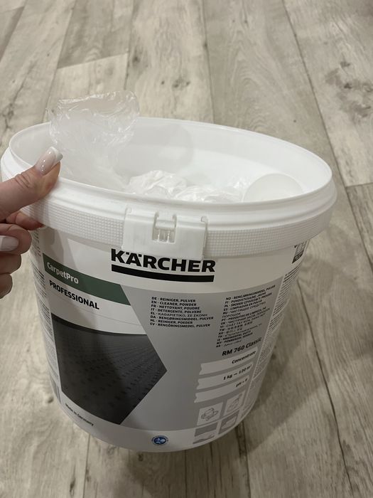 Продам моющий пылесос KARCHER PUZZI 10/1