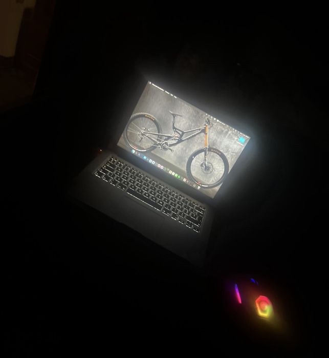 Numai in ARAD Macbook air model 2021