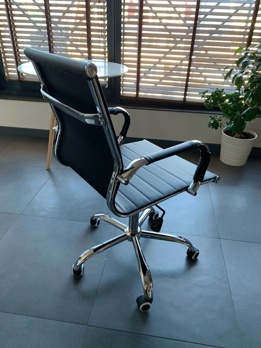 Офис Стол Tiffany - мостри - 24м гаранция