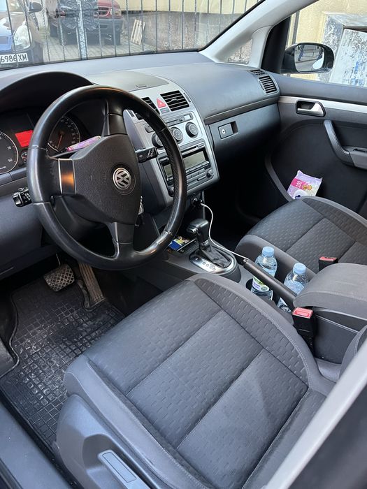 Volkswagen Touran 2008 г. • 1.9 TDI • DSG • 5 места
