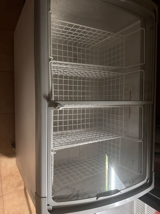 Vand lada frigorifica noua