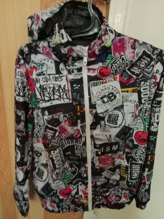 Куртка - ветровка  с капюшоном ( Турция )