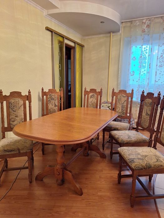 Стол и стулья из дуба
