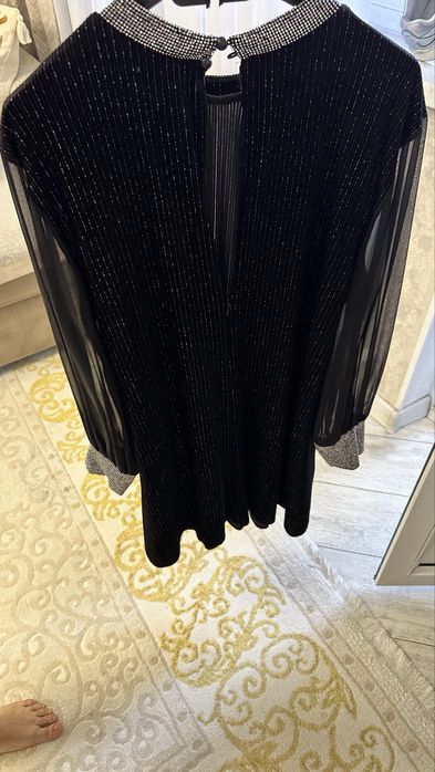 Продам платье до колена