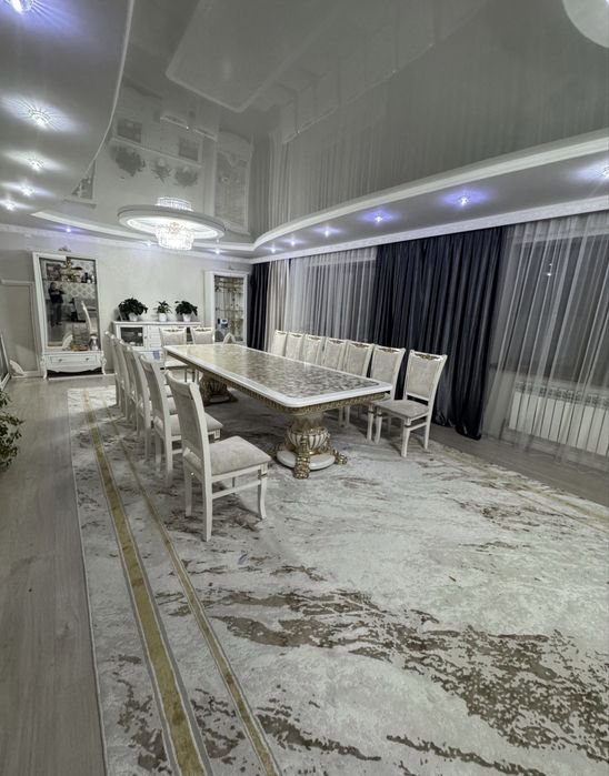 Стол 4-4,5 метр.