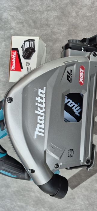 Makita set  scule pe acumulator de 40 V