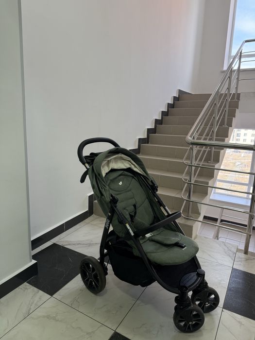 продам коляску от компаний JOIE