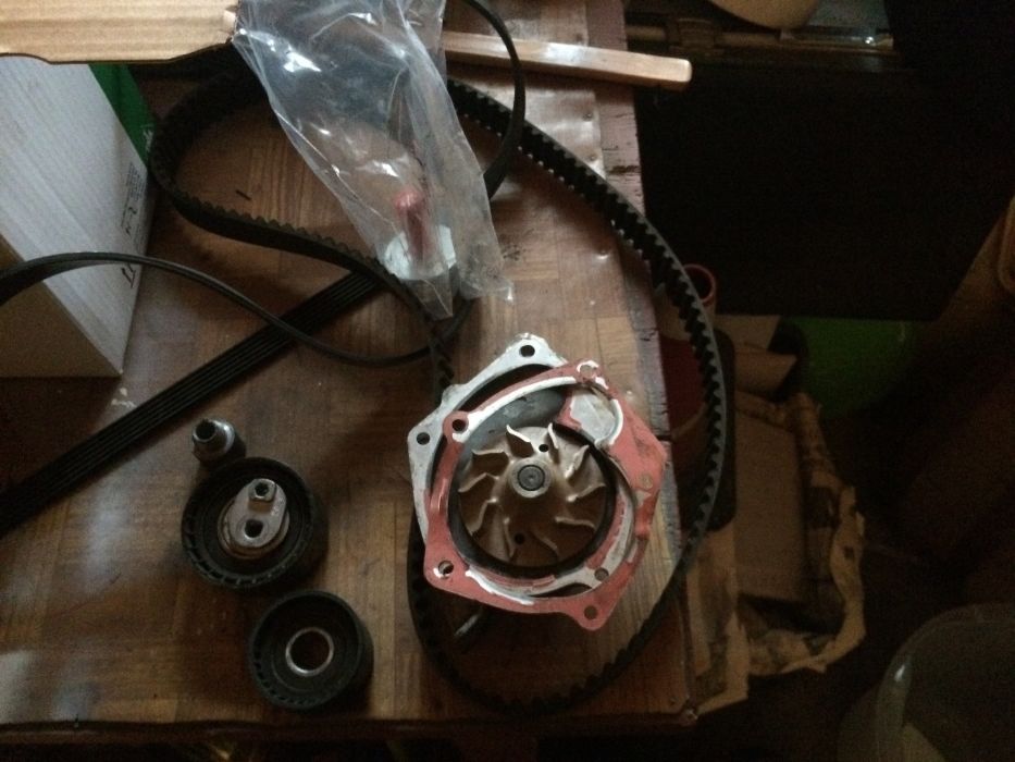 Продавам датчик кол вал.в. помпа, агренажен кт за рено лагуна 2 бензин