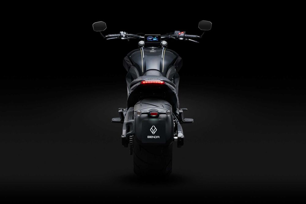 Benda LFC 700 , noua, posibilitate rate - MYMOTO BACAU