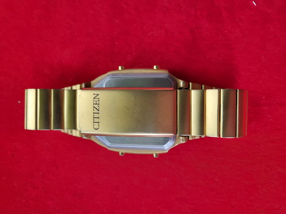 O camase  , : blugi, si Citizen .