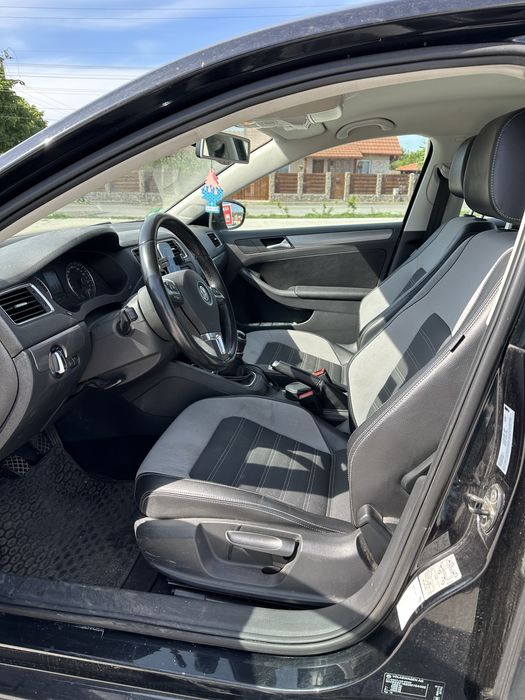 VW Jetta - 1.6 diesel (an 2012)