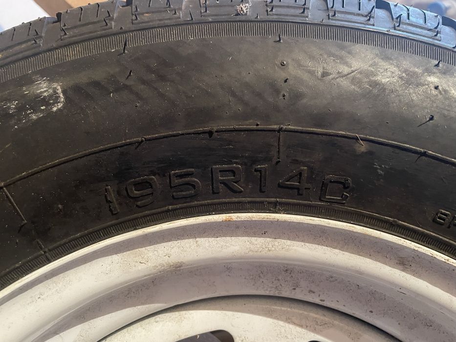 Продам диск с резиной на прицеп