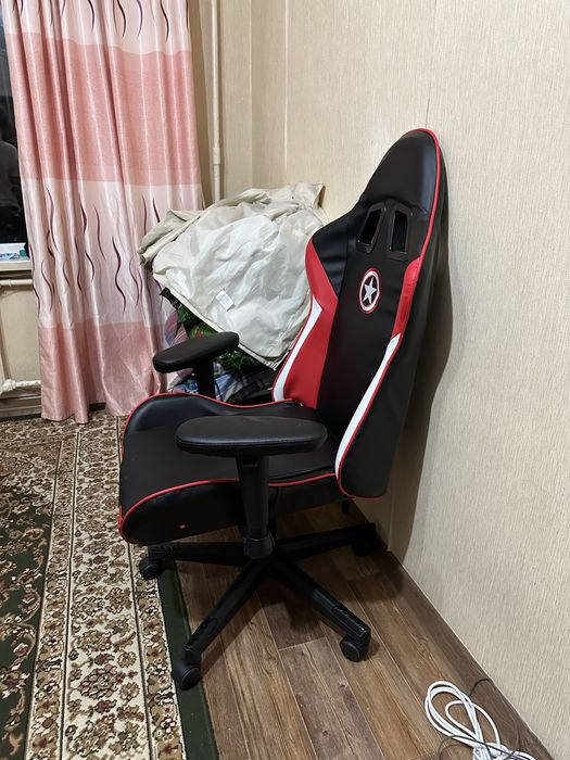 Продается игровое кресло
