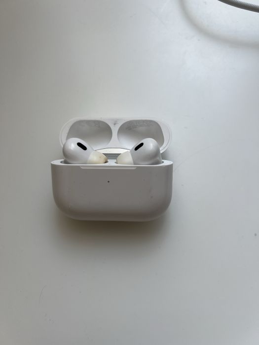 Airpods pro 2 (в неизправност, налична е оригиналната кутия)
