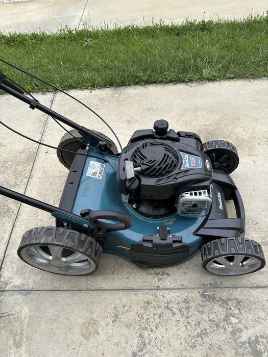 Masina de tins iarba makita PLM4628N cu tractiune urgent