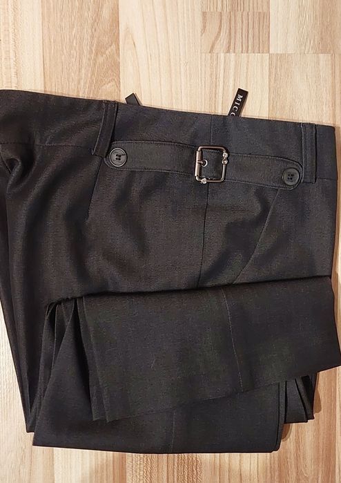 Женские брюки на девушку.