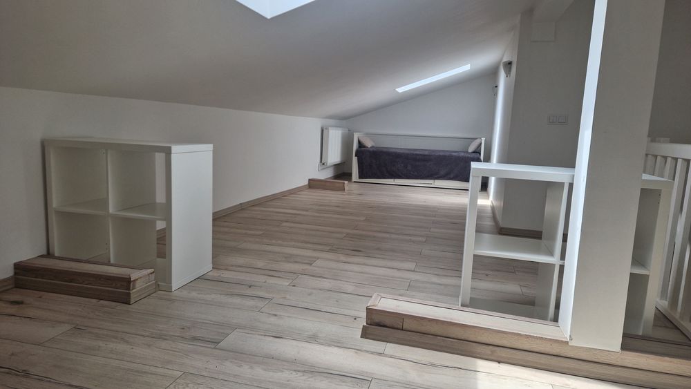 Închiriez apartament 2 camere- cu parcare Cntru