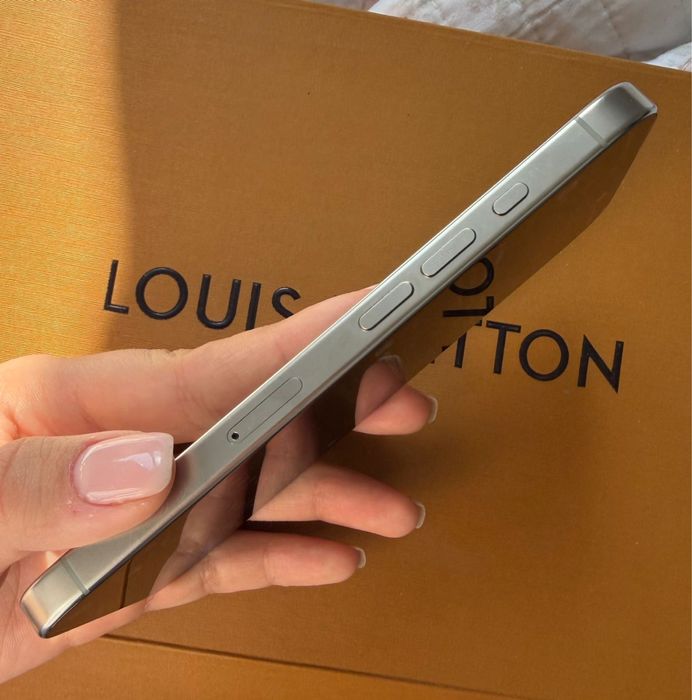 Продам iphone 16 pro